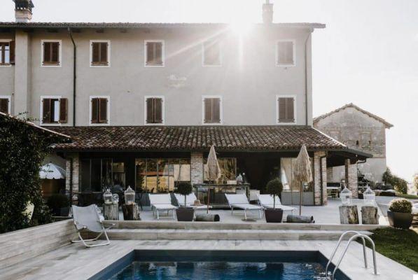 10 Farmhouses with swimming pool in Piedmont, Monferrato and Langhe