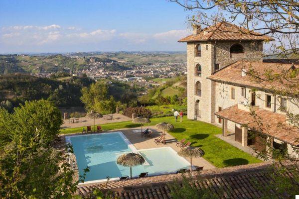 10 Farmhouses with swimming pool in Piedmont, Monferrato and Langhe