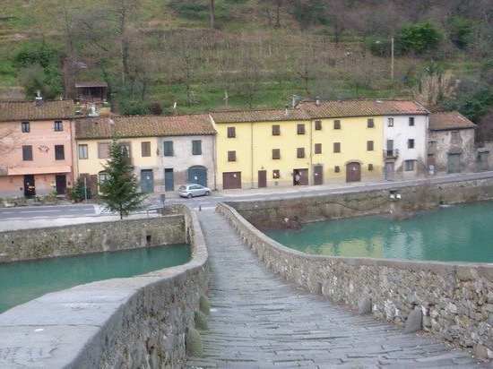 Du Pont du Diable à la Grotta del Vento: un itinéraire pour découvrir la Garfagnana