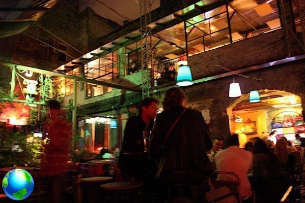 Ruin Pub in Budapest, the best pubs in ruins