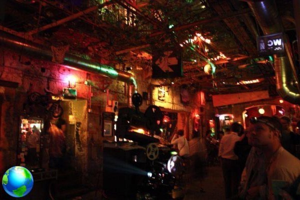 Ruin Pub in Budapest, the best pubs in ruins
