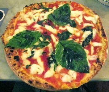 Pizzeria Gino Sorbillo en Nápoles, la verdadera pizza napolitana