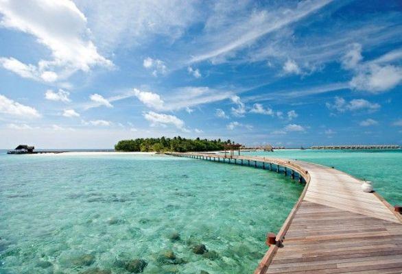 Maldives travel story at the Moofushi Resort a true paradise