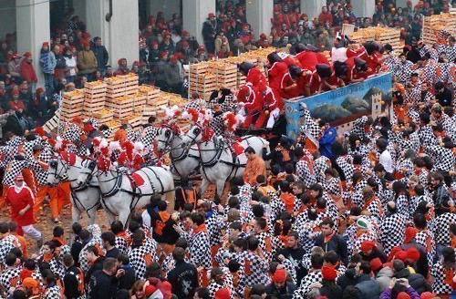 Carnaval de Ivrea, la batalla de las naranjas