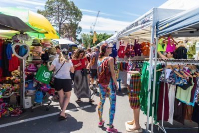 Mercado de Davies Park, Brisbane: comida callejera y ambiente hippie