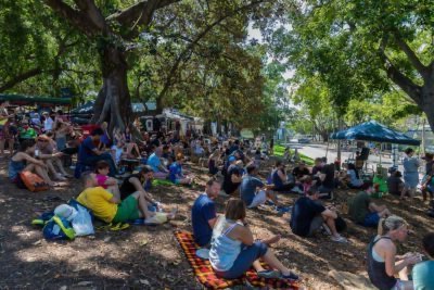 Mercado de Davies Park, Brisbane: comida callejera y ambiente hippie