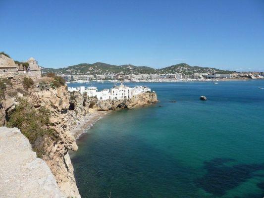 Ibiza vacaciones discotecas y consejos playas