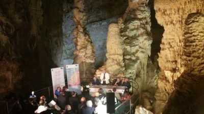 Visita a las cuevas de Frasassi