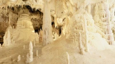 Visite des grottes de Frasassi