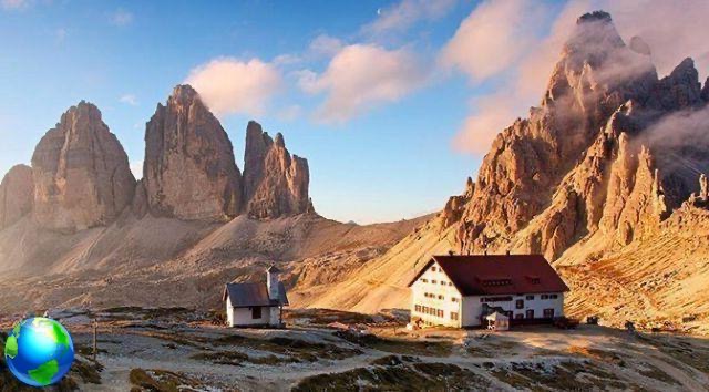 Tour of the Three Peaks of Lavaredo: paths and shelters