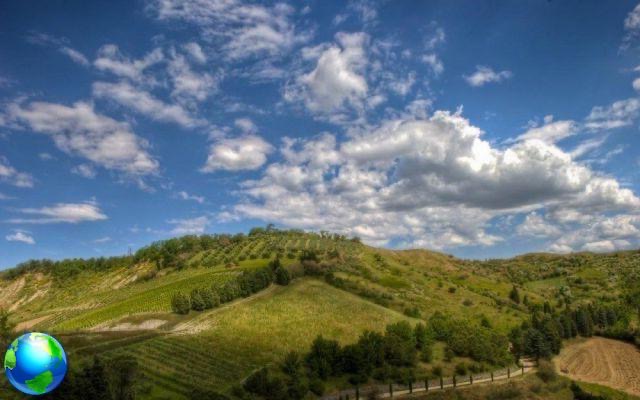 By car to discover the hills of Romagna