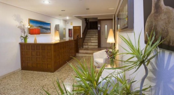 Ibiza, sleep low cost: review of Hostal Residencia Rita