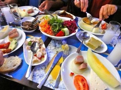 Meze, where to eat local in Istanbul
