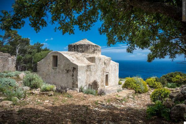 Marettimo (Egadi islands): how to reach it, what to see and where to sleep