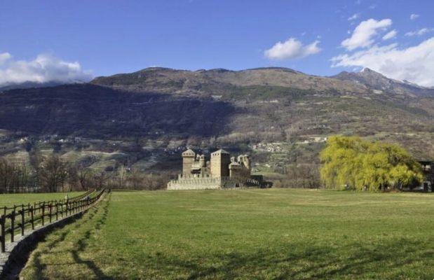 Castelo Fenis: horário de funcionamento, preços e duração da visita
