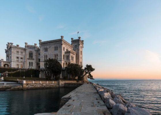 Miramare Castle: times, prices and duration of the visit