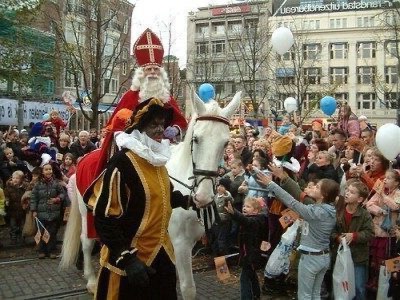 Sinterklaas en Amsterdam, Santa Claus y San Nicolás