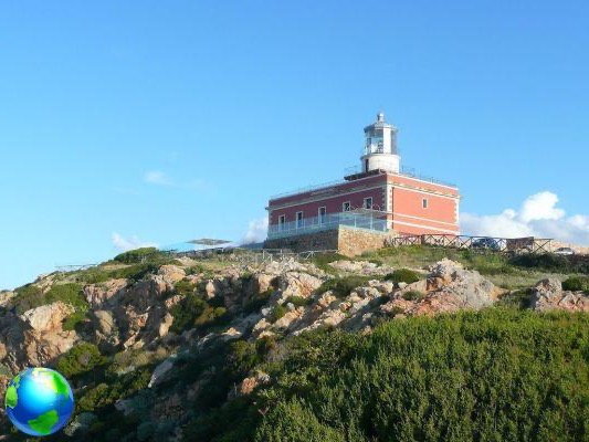 Sleeping in a lighthouse in Italy and abroad