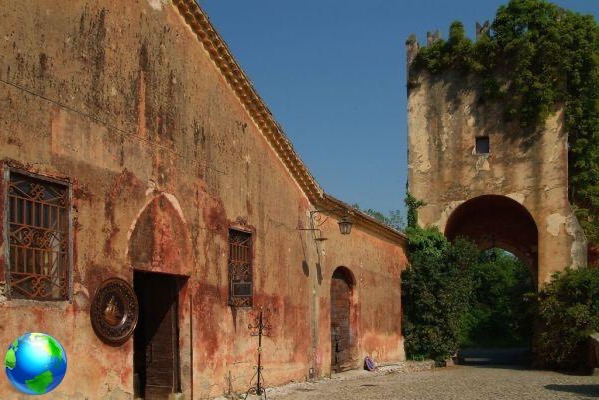 Abadía de Fossanova, la Festa nova y el pueblo medieval