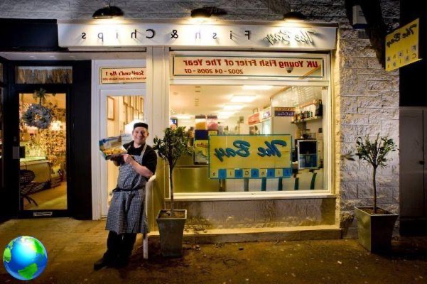 Fish and chips de baixo custo na Escócia em Stonehaven