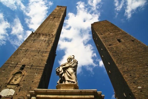 Visitez la Torre degli Asinelli à Bologne