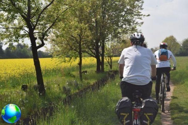 Cycling around Expo among villas of delight