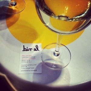 Le Nid: a glass of Muscadet in Nantes