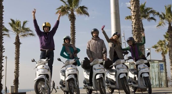 Barcelona, ​​locomovendo-se com endereços úteis de scooter