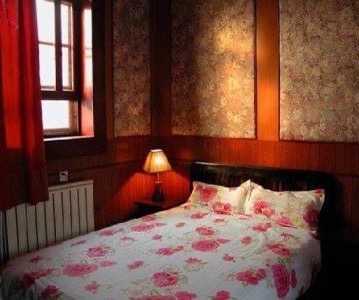Sleep low cost in Beijing at Red Lantern House