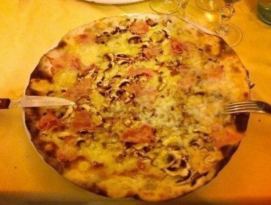 Pizza at Il Rifugio del Buttero in Rome with Poinx