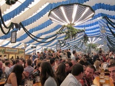Fruehlingsfest: Oktoberfest en Munich en abril