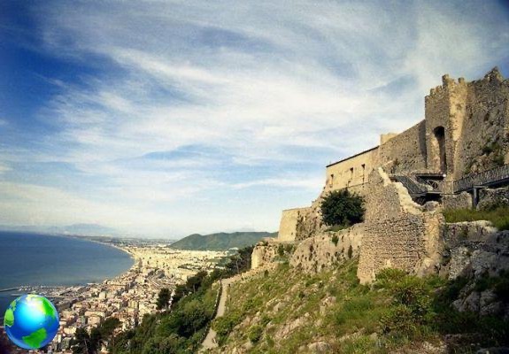 Salerno: two low cost postcard attractions