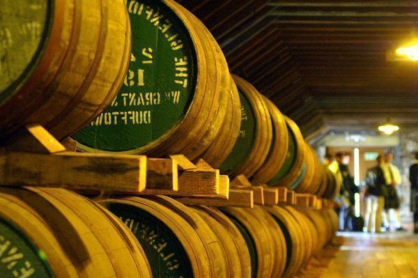 Tour de la destilería de whisky en Escocia