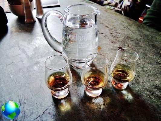 Visite de la distillerie de whisky en Écosse