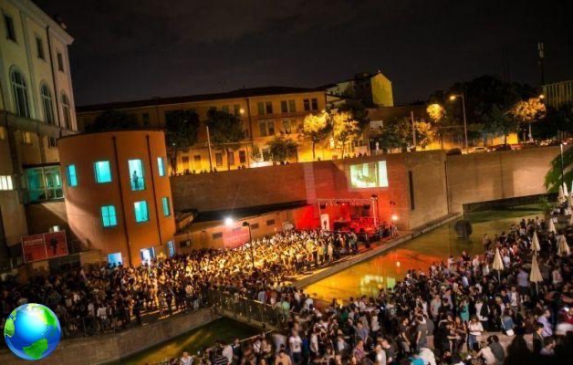 Où profiter des soirées d'été à Bologne: deux clubs d'été