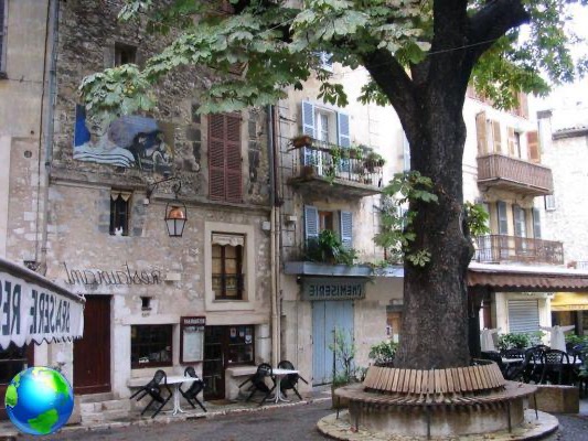 Mougins and Vence: the hinterland of the French Riviera