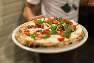 Porto Fluviale: restaurant, pizzeria, comptoir, lounge tout en un à Rome