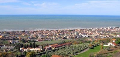 Tortoreto: between the historic village and the seafront