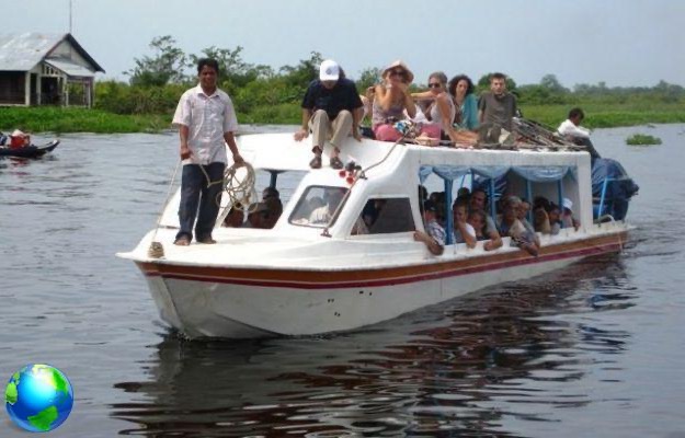 Cambodge: Siem Reap, arrivée en bateau depuis Battambang