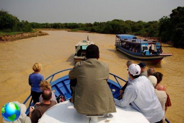 Cambodia: Siem Reap, arrive by boat from Battambang