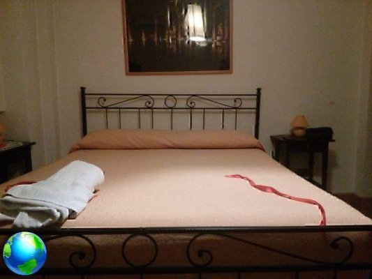 I recommend to stay overnight in Tivoli, B&B Villa Adriana