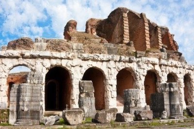 In Santa Maria Capua Vetere, the amphitheater that inspired the Colosseum