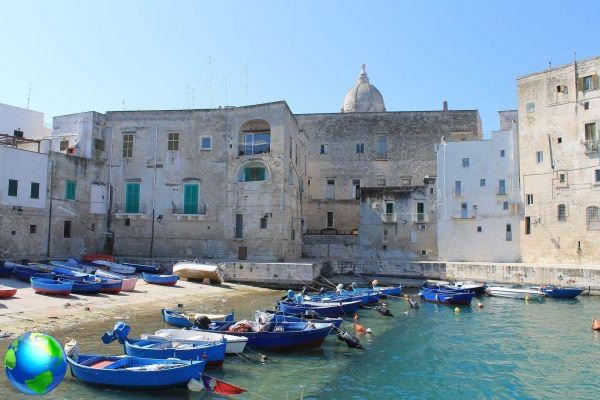 Mini guide of Monopoli, where to eat and which coves to see