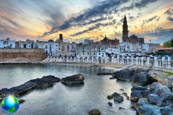 Mini guide of Monopoli, where to eat and which coves to see