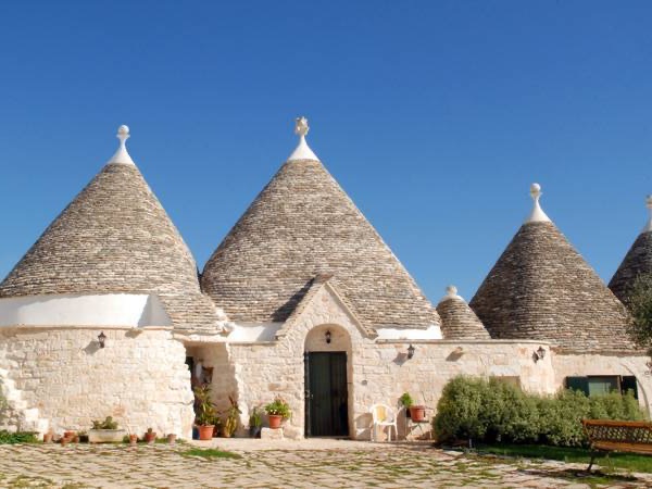 Eat and sleep in a masseria in the Itria Valley