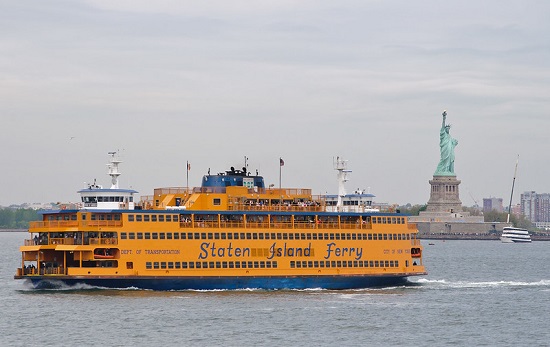 Free tour on the Staten Island Ferry, in the scenic New York Bay