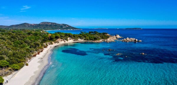 Onde passar férias em junho na Europa: as 6 estâncias balneares mais bonitas e interessantes