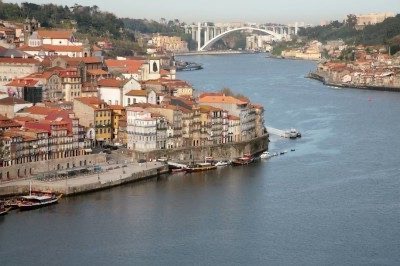 Porto between culture and wine: the banks of the Douro river