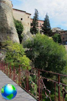 Cuenca, las casas colgadas en España
