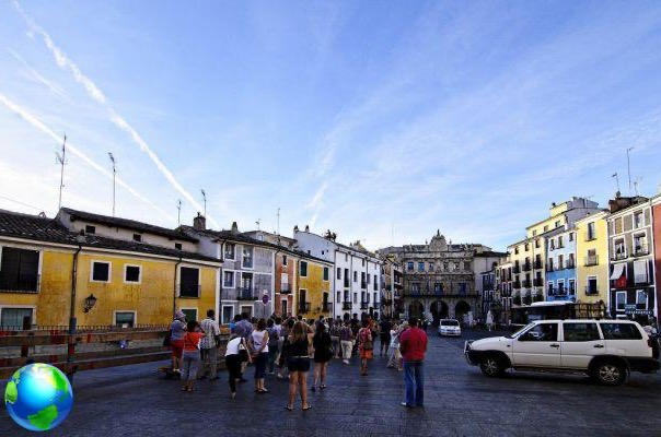 Cuenca, las casas colgadas en España